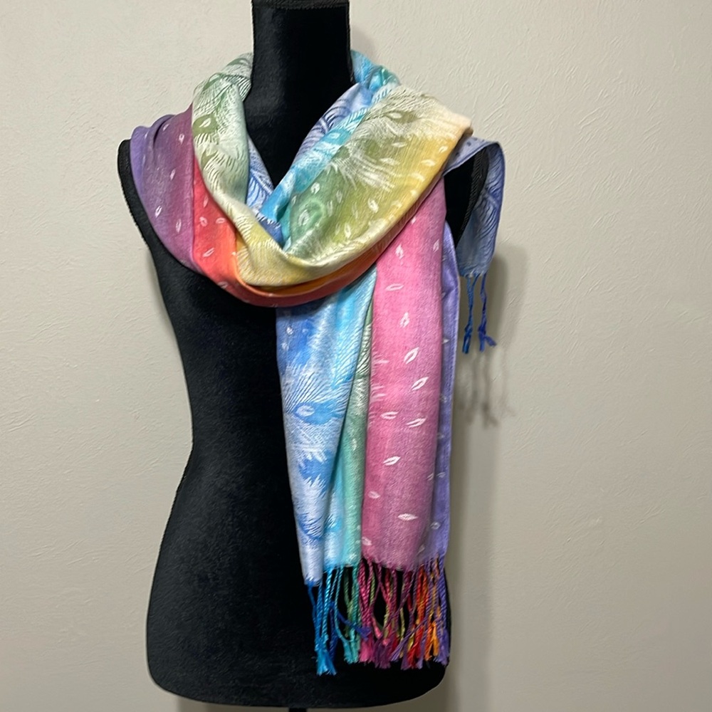 Multicolor 100% Pashmina feather themed fringed scarf.